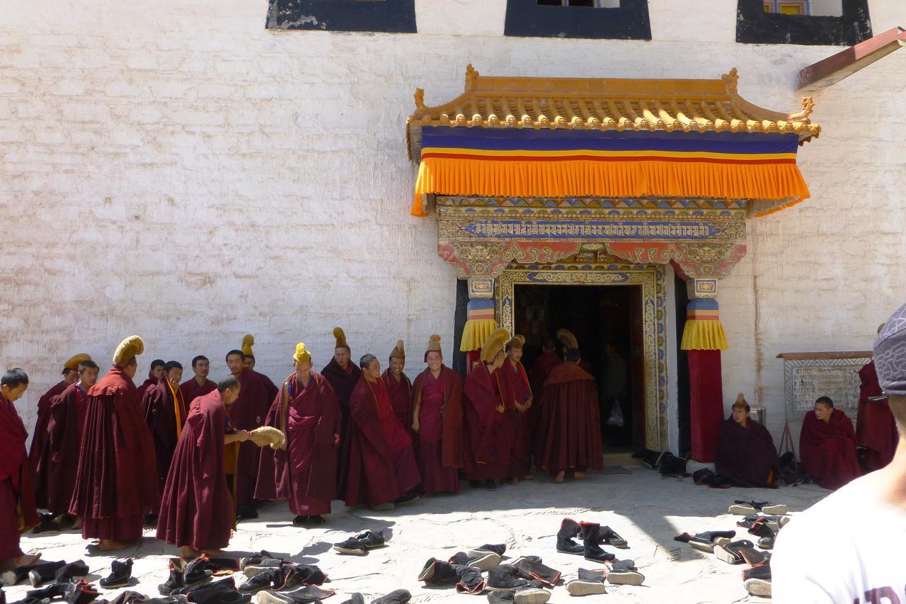Overseas Tibetan Hotel Сяхе Екстериор снимка